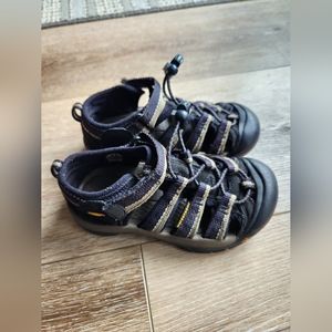 Boys Keen Sandals Waterproof Size 12